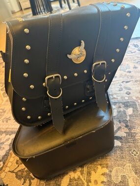 Willie & Max saddlebag set! Model sb707s. Harley Davidson ready !